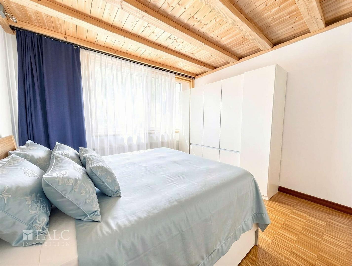 Schlafzimmer und Kleiderschrank