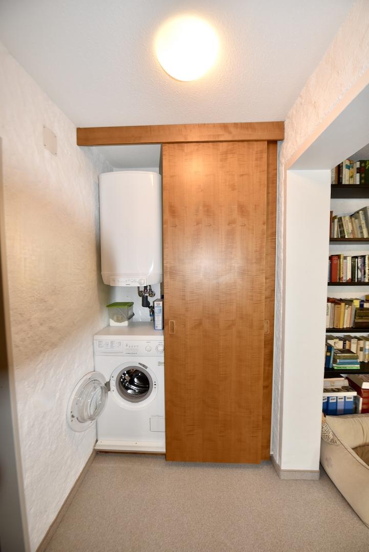 Einbauschrank mit Boiler und Waschmaschine