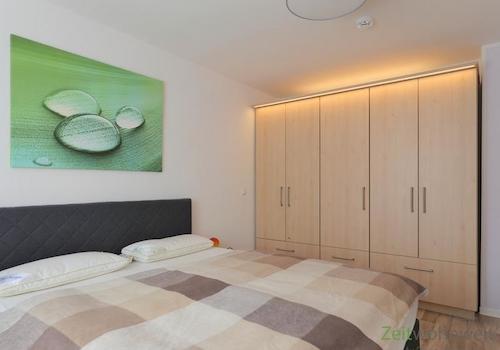 beleuchteter Kleiderschrank