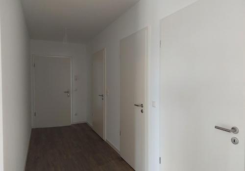 Flur (Blick auf Eingangstür)