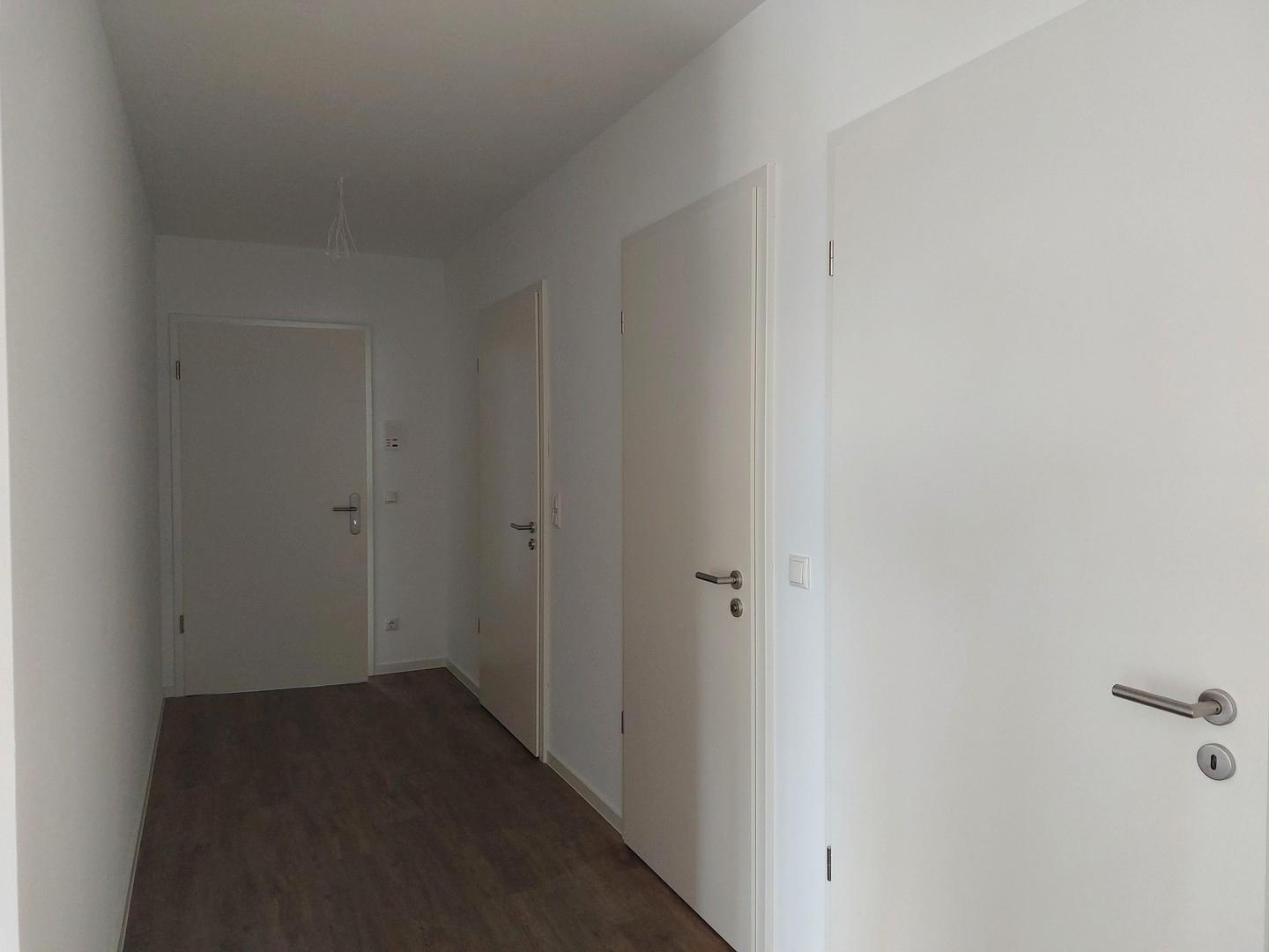 Flur (Blick auf Eingangstür)