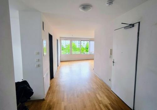 Blick von Flur zum Wohnzimmer