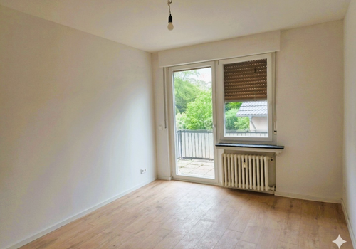 Wohnzimmer mit Balkon