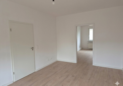 Wohnzimmer mit Balkon