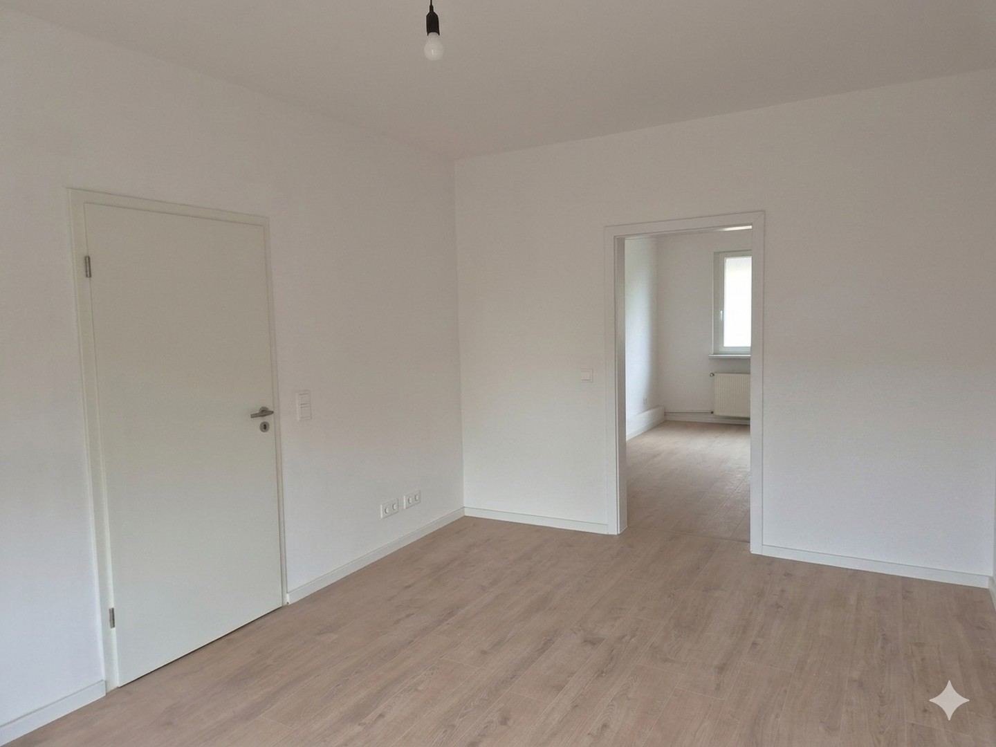 Wohnzimmer mit Balkon