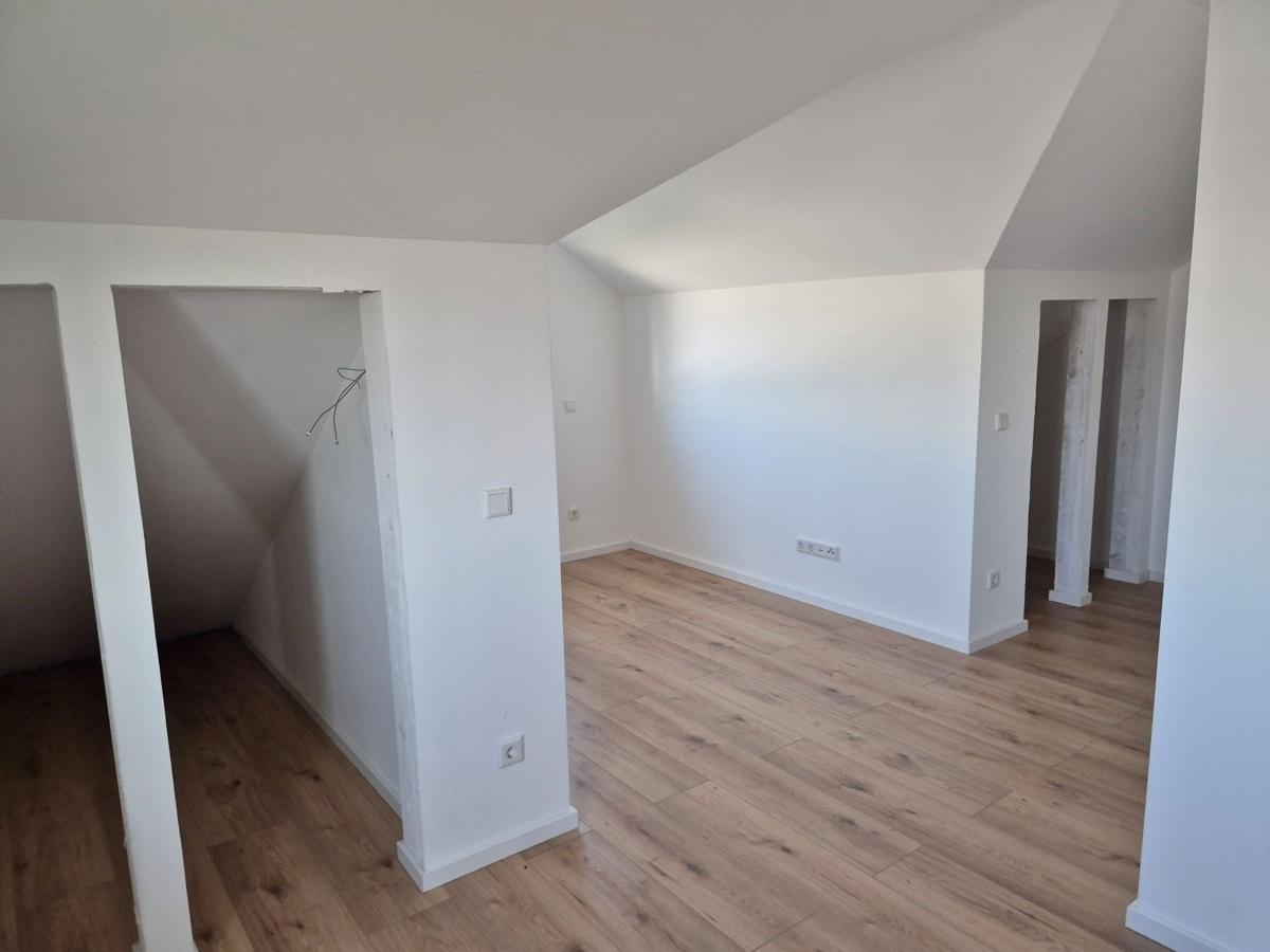 DG Zimmer rechts mit Abstellr.