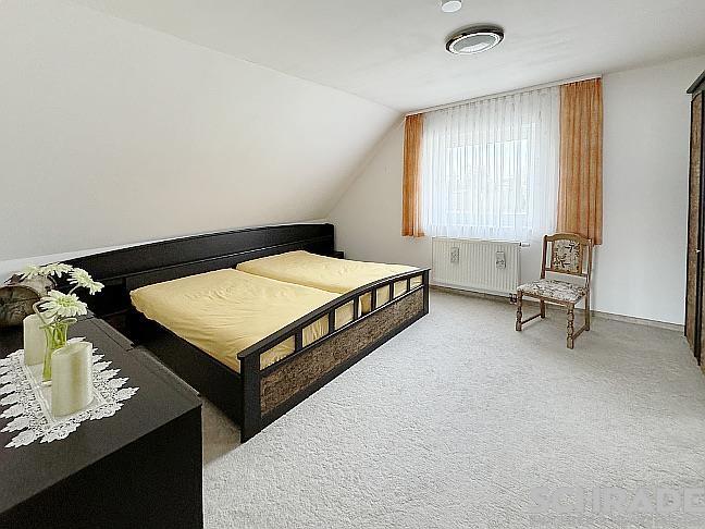 ...zum Schlafzimmer