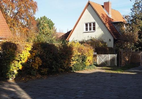 Haus mit Vorplatz