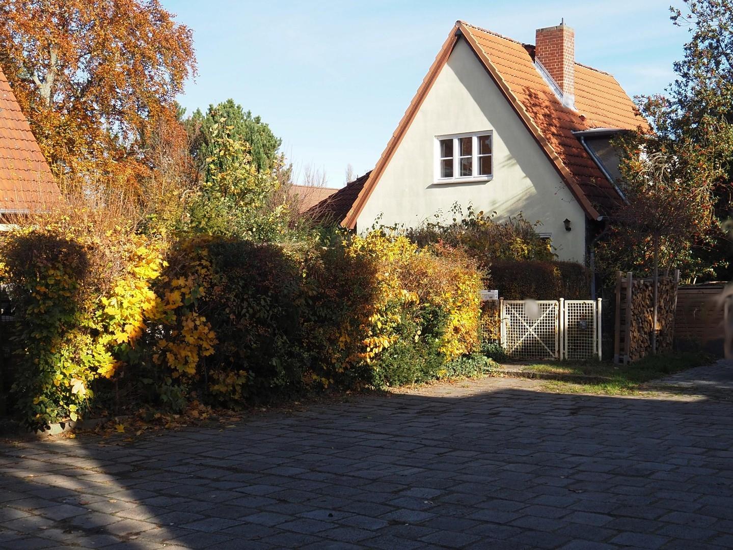 Haus mit Vorplatz