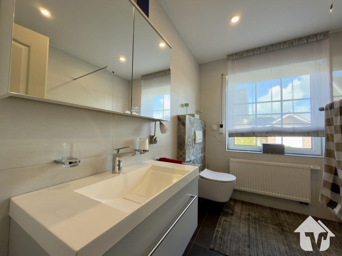 neues Duschbad EG
