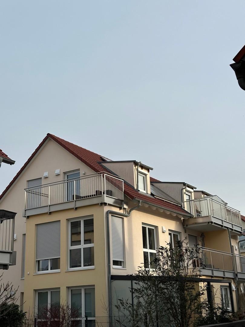 Hausansicht, Zwei Balkone