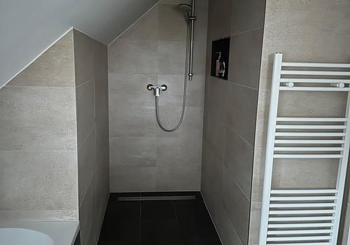Große Ebenerdige Dusche