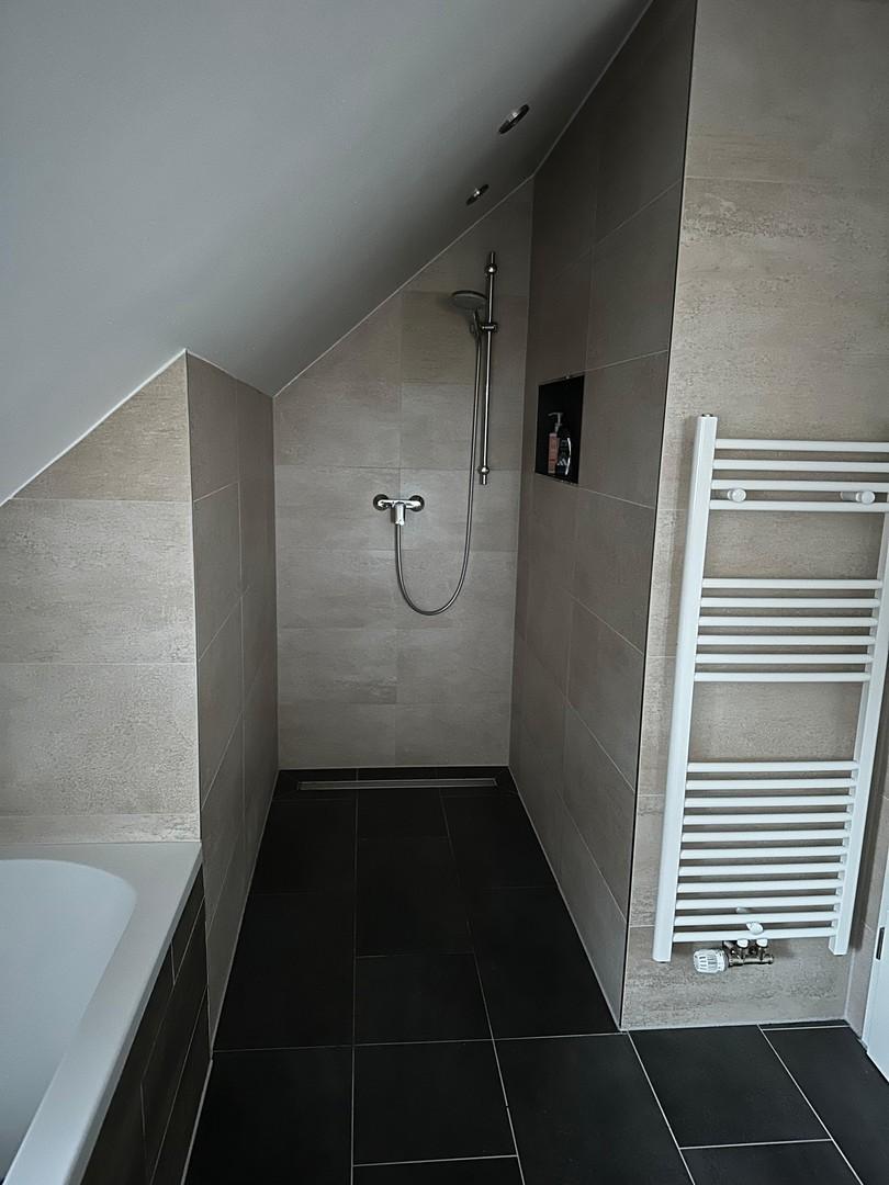 Große Ebenerdige Dusche