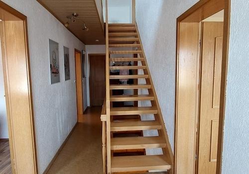 Flurmit Treppe zum Dachgeschoß