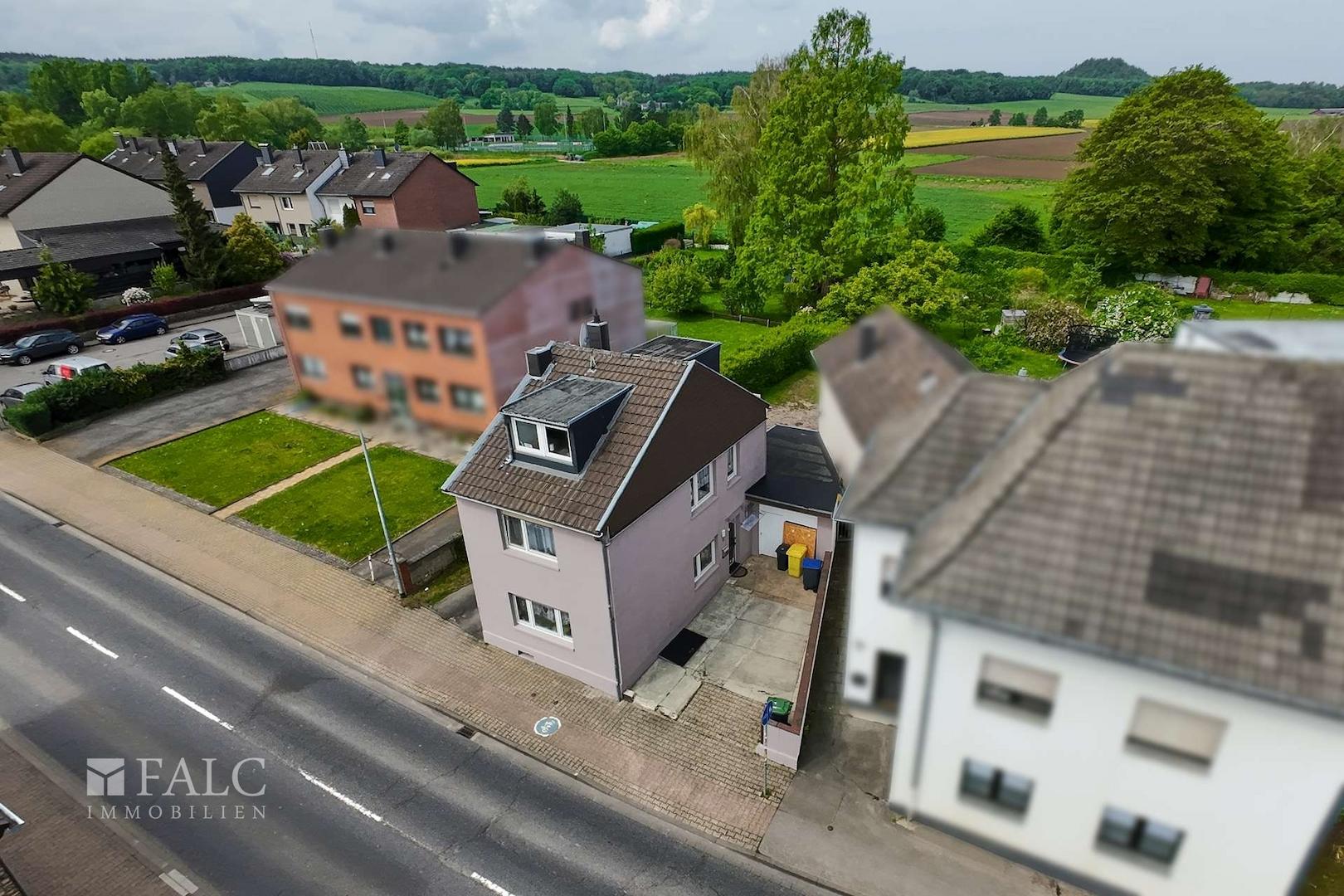 Umgeben von Feldern 