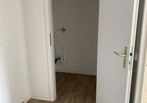 Abstellraum mit Waschmaschinenanschluss