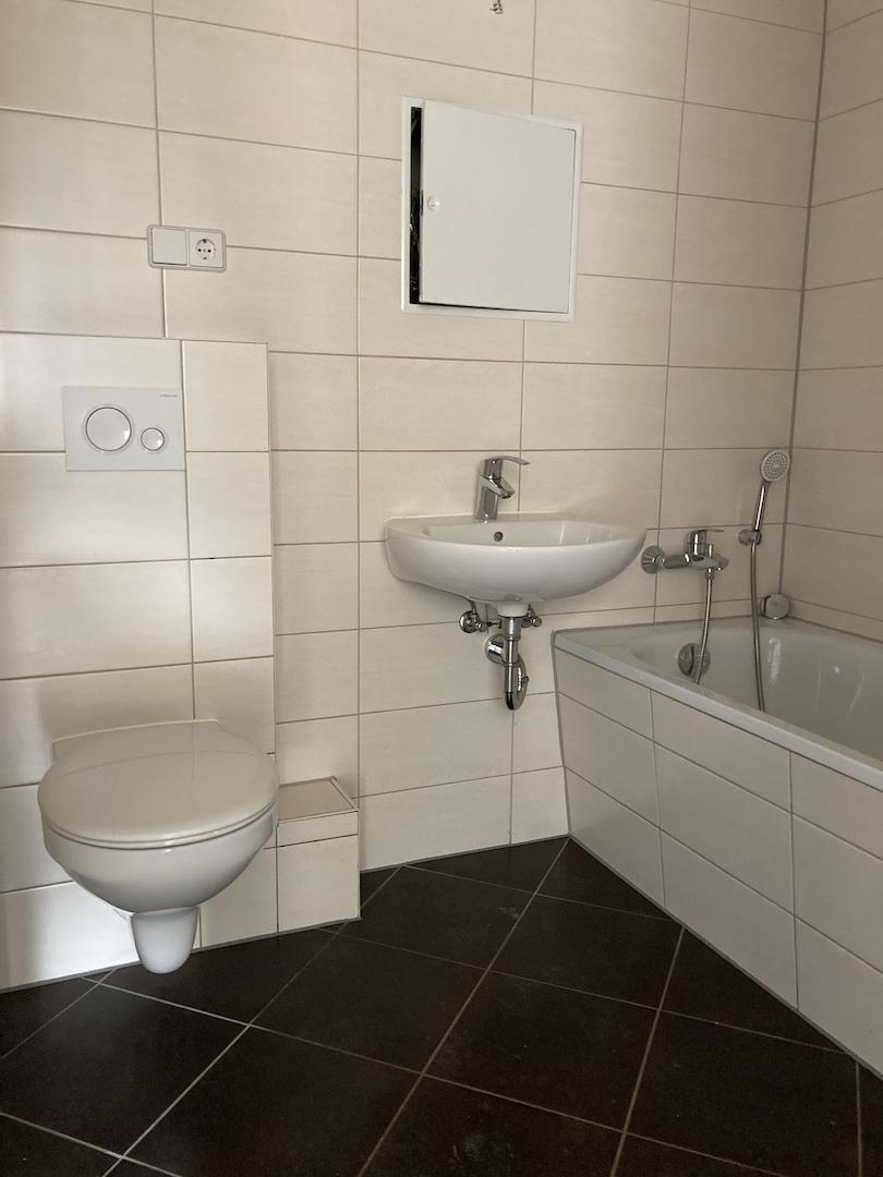 Bad mit Wanne