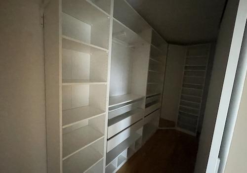 Begehbarer Kleiderschrank