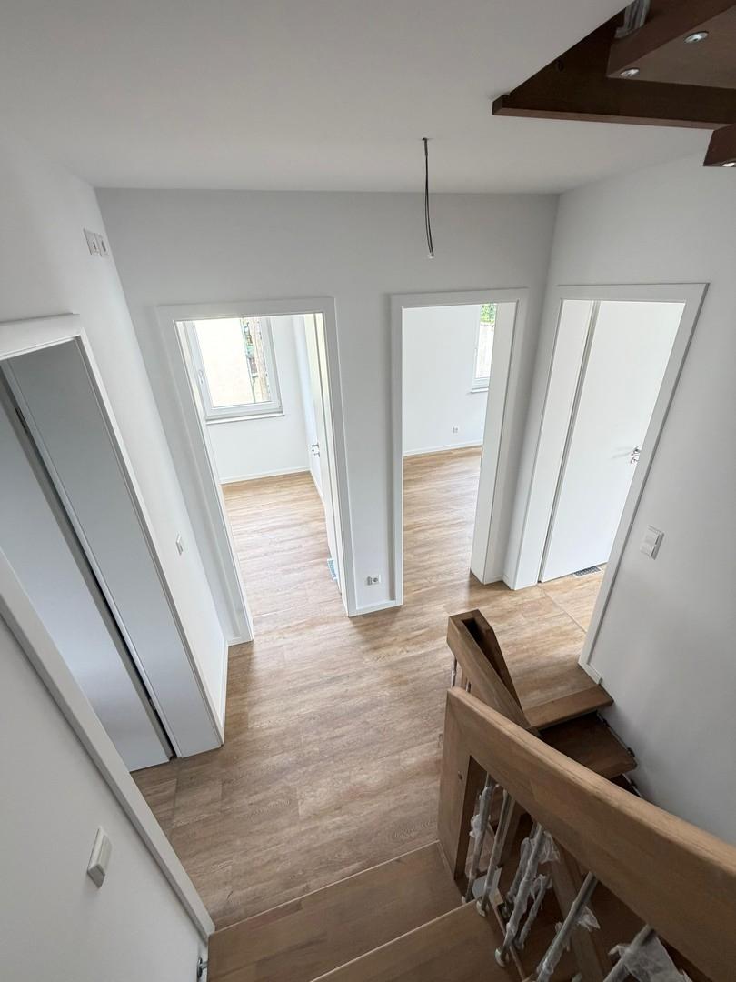 3 Zimmer im 1. und 2.OG + Bad