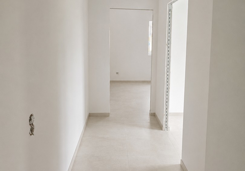 WE 1:Flur - Blick Zimmer 1 + 2