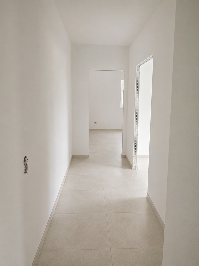WE 1:Flur - Blick Zimmer 1 + 2