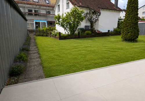 WE 1: Terrasse + Blick Garten