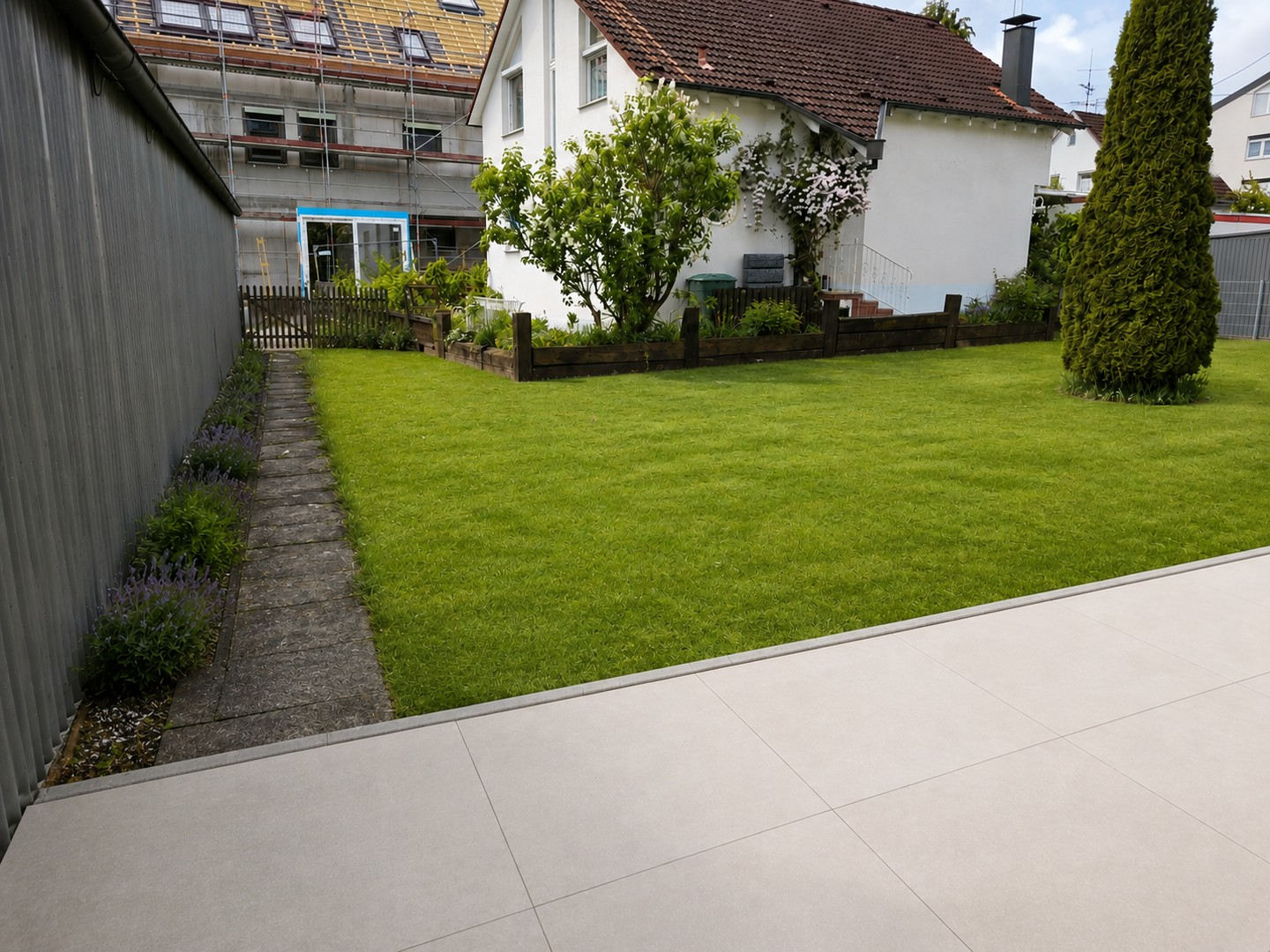 WE 1: Terrasse + Blick Garten