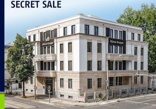 Secret Sale