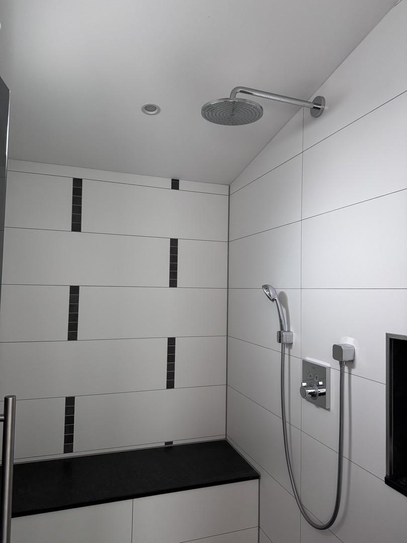 Große Dusche