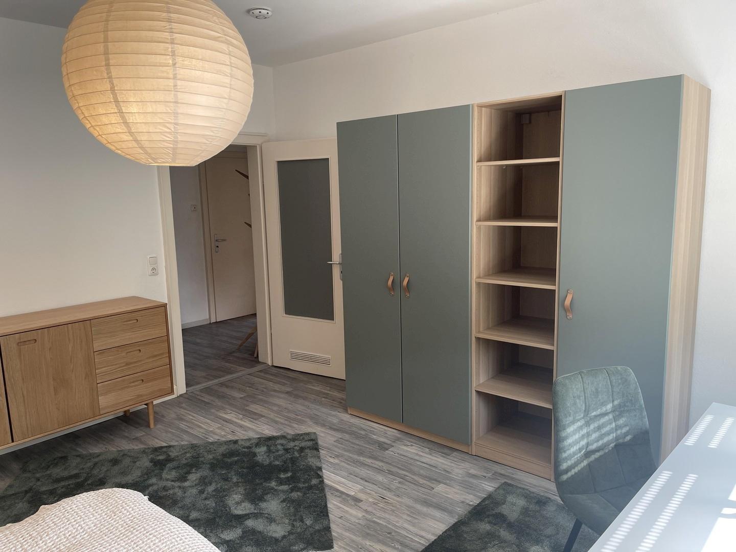 Kommode und Schrank