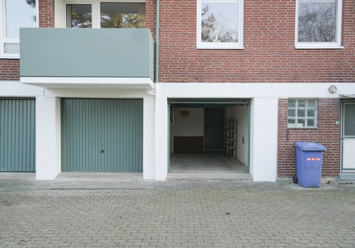 Rückansicht/ Garage