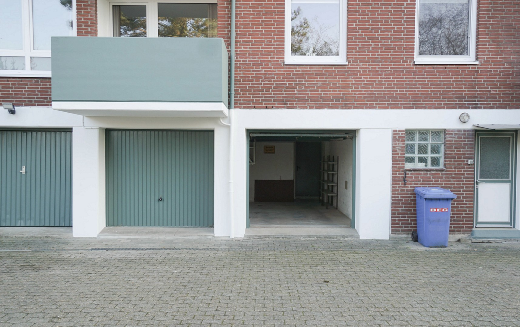 Rückansicht/ Garage