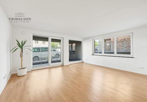 Wohnbereich mit verglastem Balkon