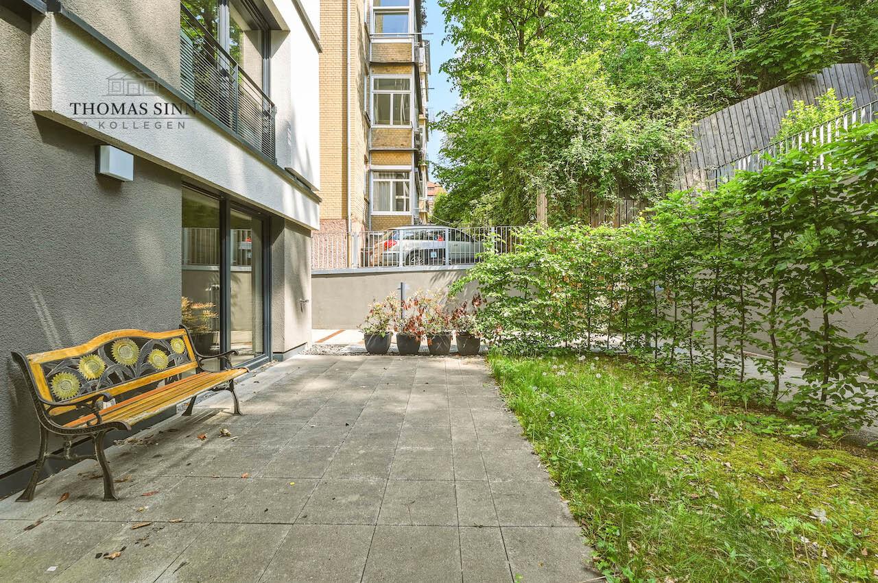 Terrasse in ruhiger Lage hinter dem Gebäude