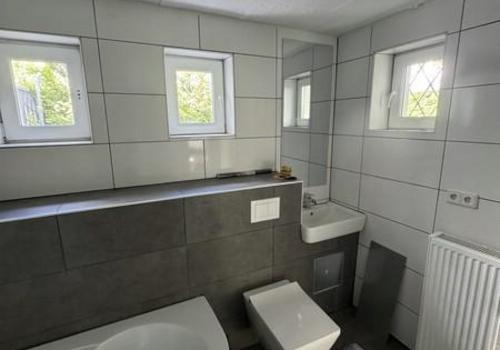 8 Badewann WC Hygienebereich