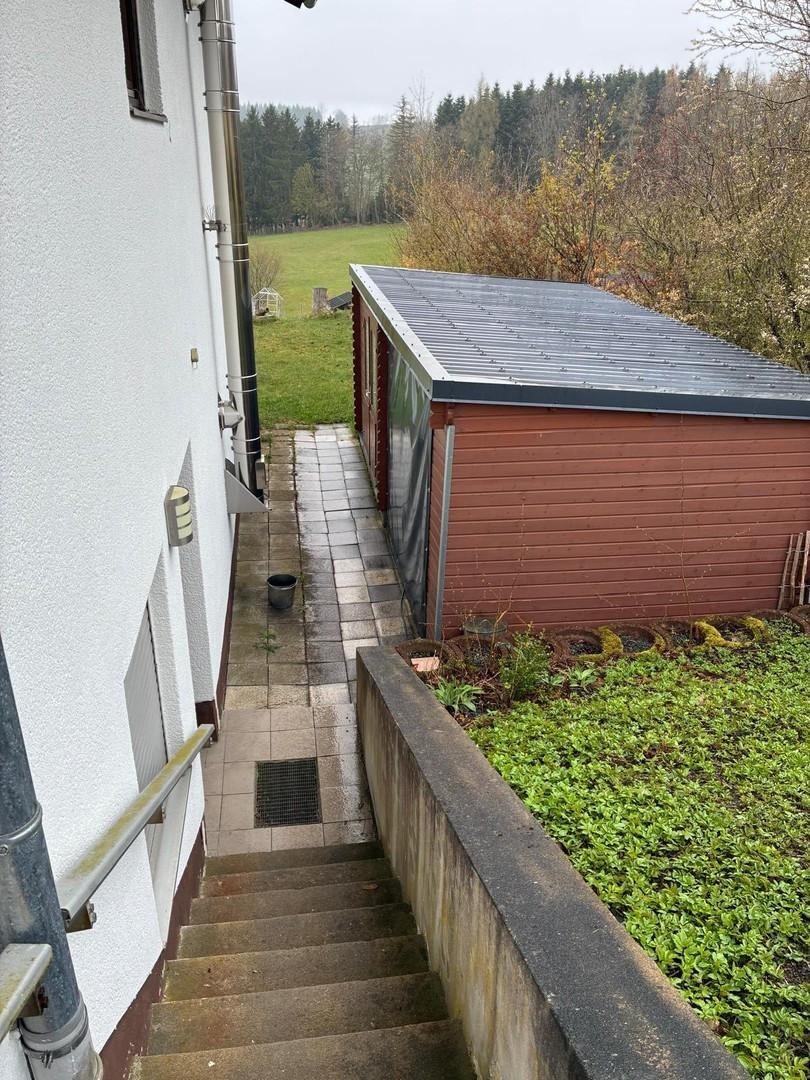 Schuppen und Eingang UG