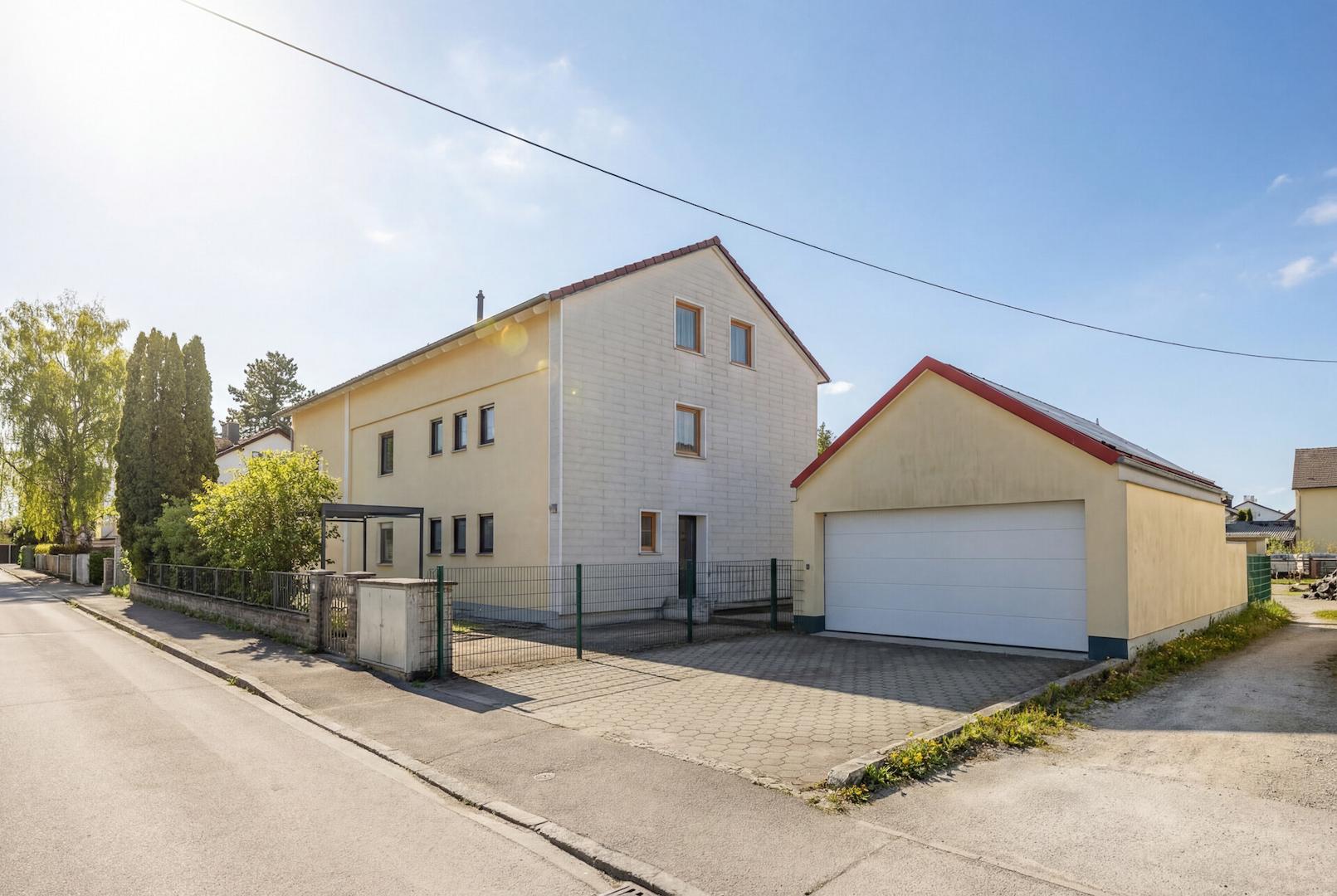 Haus + Garage Straßenseite