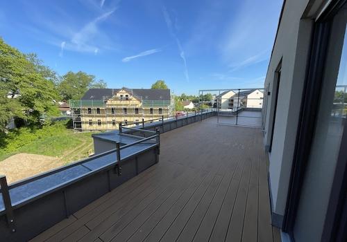 Terrasse mit Ausblick zur Villa