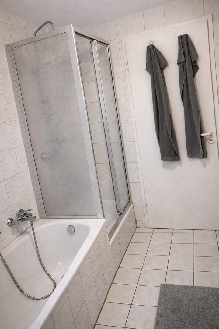 Dusche + Badewanne