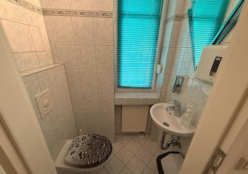 separate Toilette 