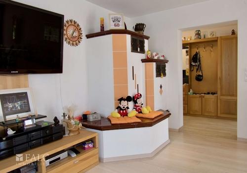 EG: Wohnzimmer, Kachelofen