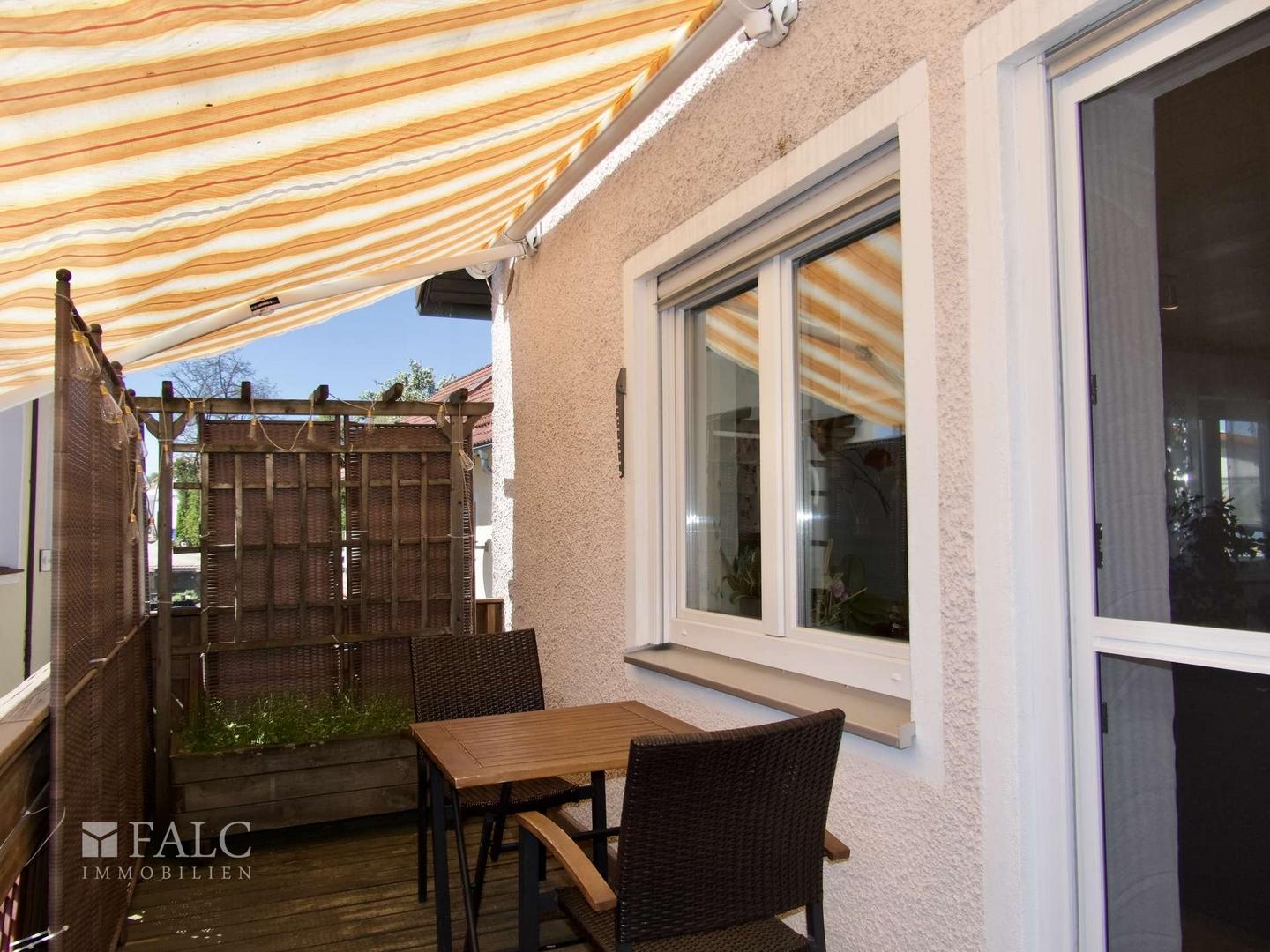 OG: Süd-Balkon, E-Markise