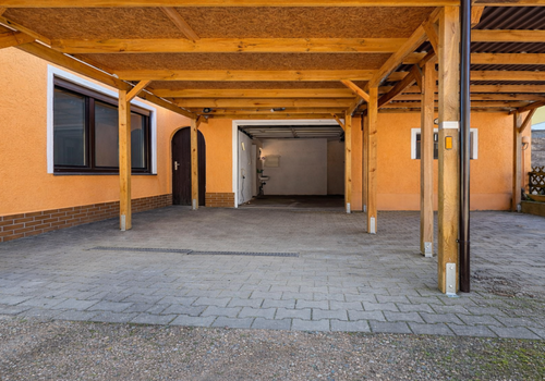 Garage / Carport