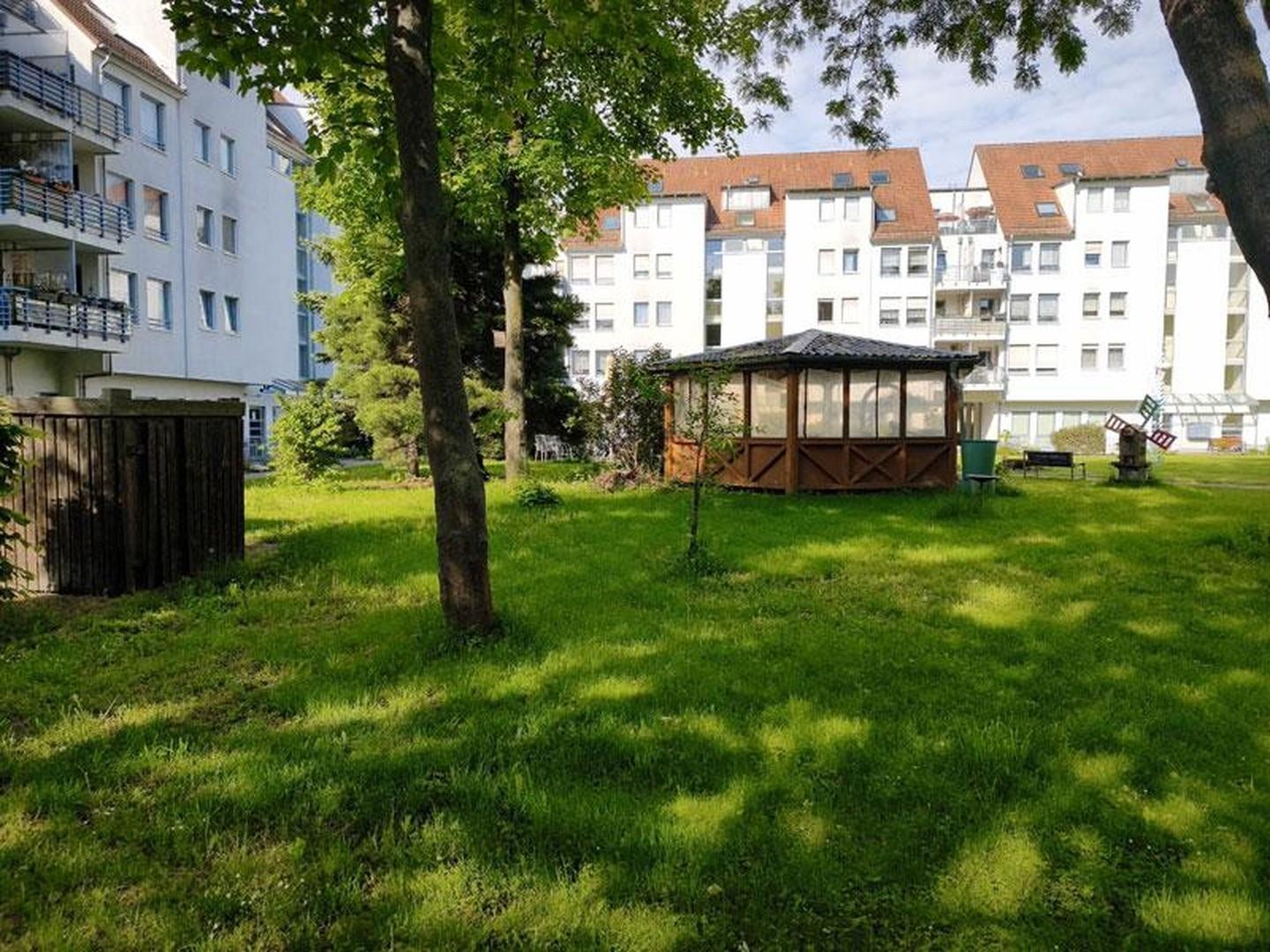 Park der Wohnanlage