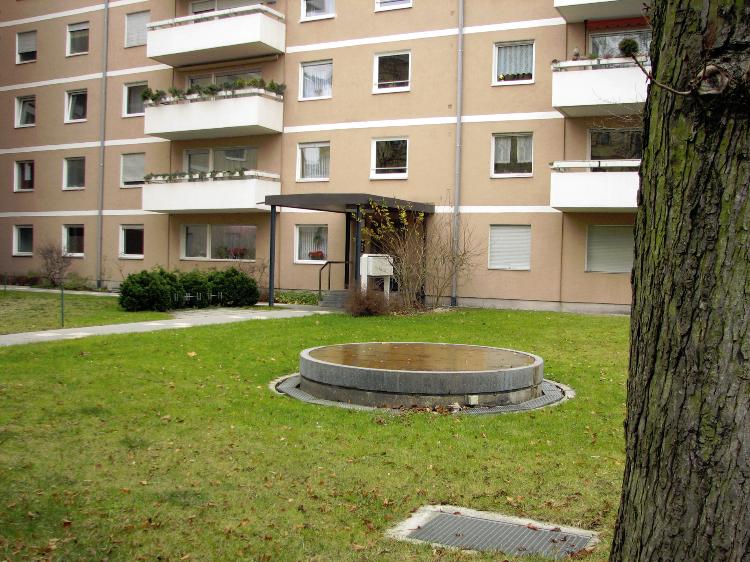 Grüner Innenhof an der Schlafzimmerseite