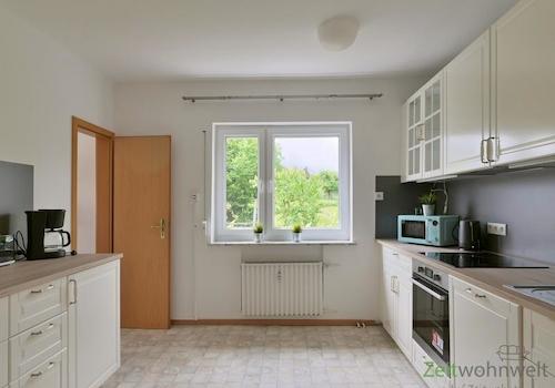Blick in die Küche (Esstisch fehlte noch)