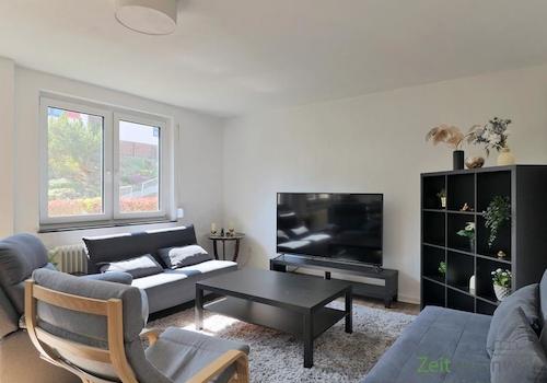 Sofa, Sessel und TV