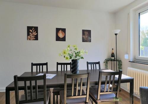 Esstisch im Wohnzimmer