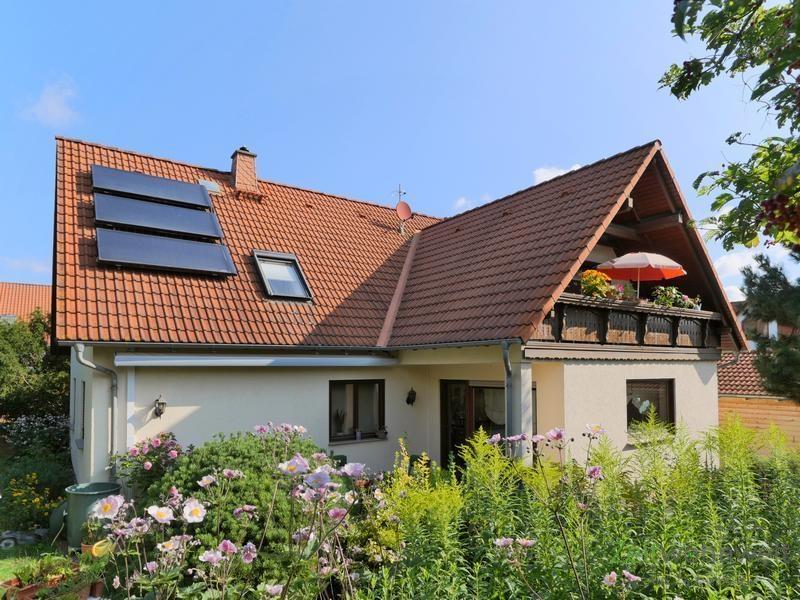 Außenansicht im Hochsommer