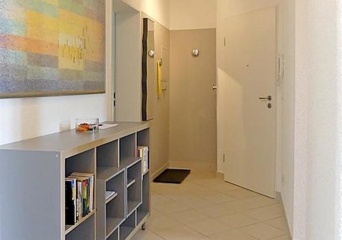 Wohnungsflur mit Garderobe